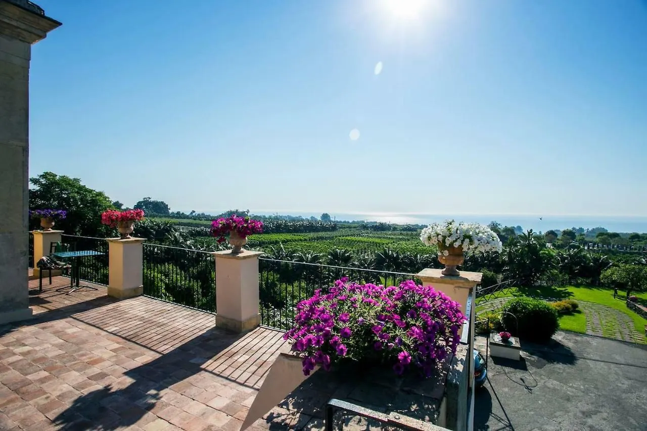 Villa Praiola - Exclusive Seafacing Mansion With Pool And Jacuzzi San Leonardello 0*,  이탈리아