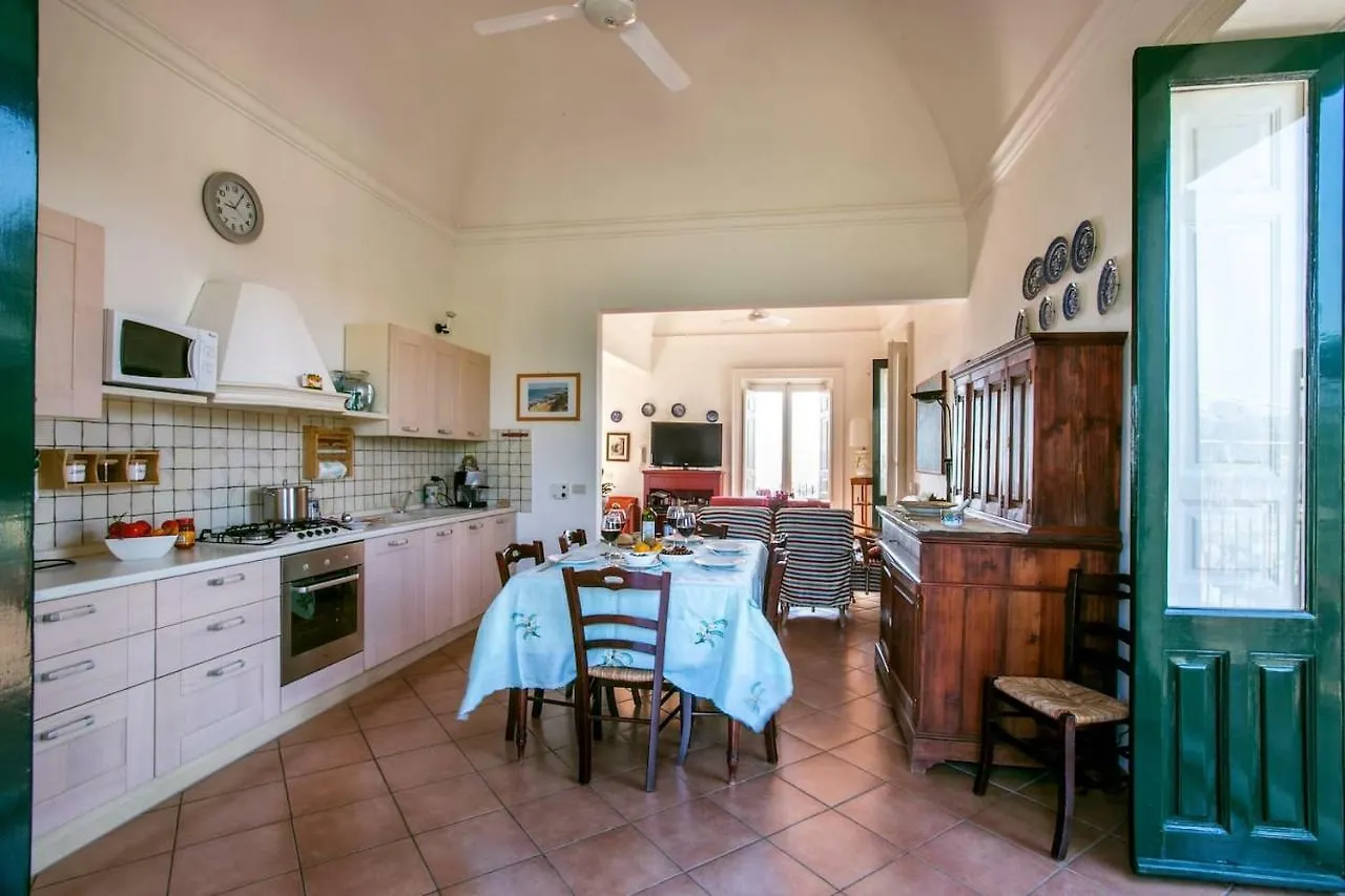 Villa Praiola - Exclusive Seafacing Mansion With Pool And Jacuzzi San Leonardello